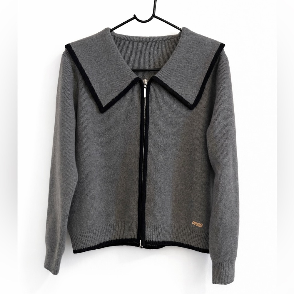Gray Knit Zip-Up Cardigan with Oversized Collar | Cropped Fit | Classic Size M